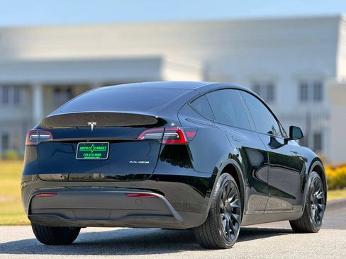 Used 2021 Tesla Model Y Long Range AWD/4WD image 11