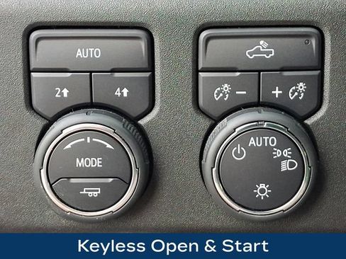 Used 2023 Chevrolet Silverado 1500 LT AWD/4WD image 9