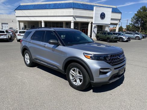 Used 2020 Ford Explorer XLT w/ Equipment Group 202A AWD/4WD image 41