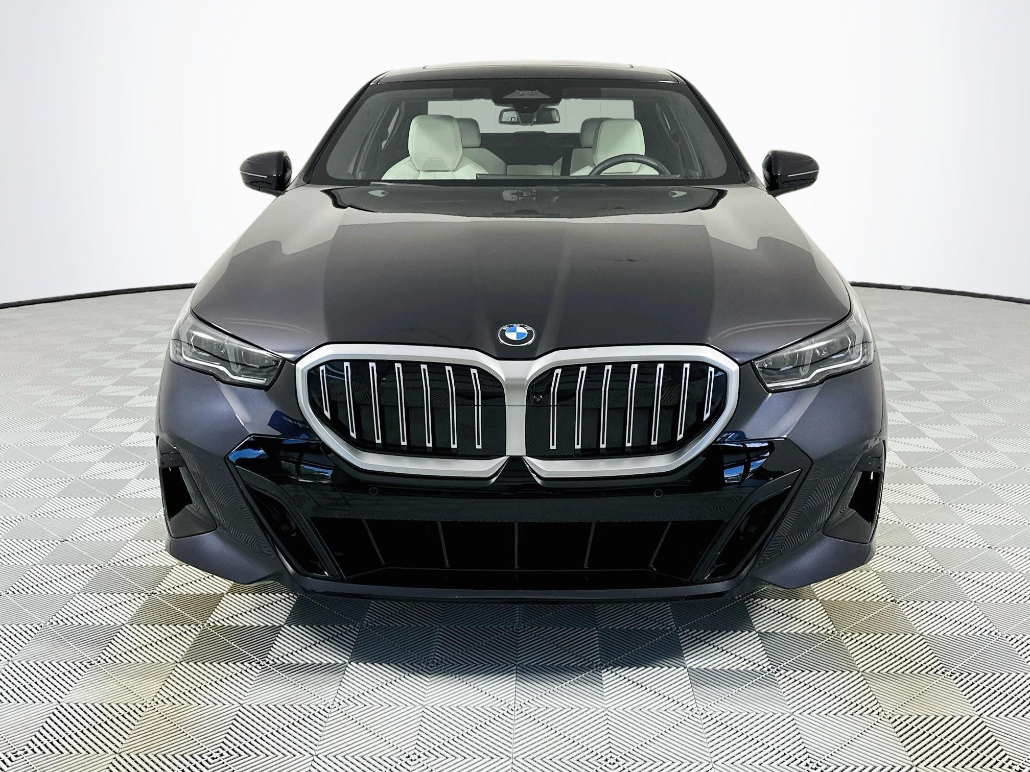 Used 2025 BMW 530i w/ M Sport Package RWD image 2