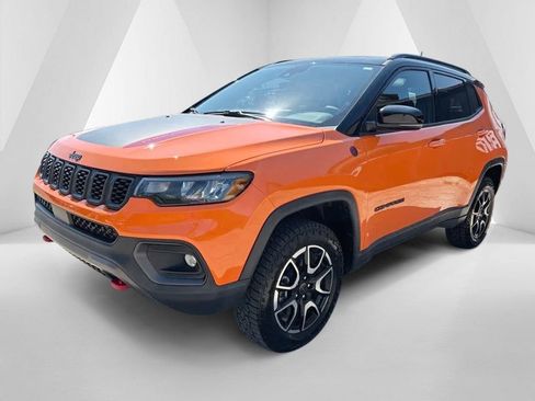 Used 2026 Jeep Compass Trailhawk w/ Sun, Sound & Navigation Group AWD/4WD image 3