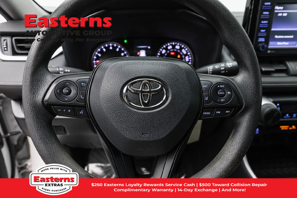 Used 2021 Toyota RAV4 LE AWD/4WD image 11
