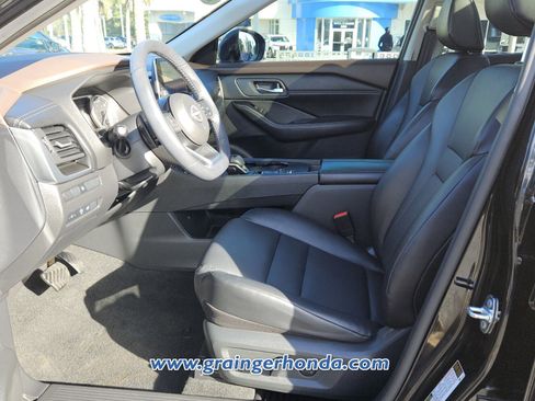 Used 2023 Nissan Rogue SV w/ SV Premium B Package image 10