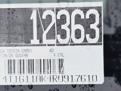 Used 2024 Toyota Camry SE image 10