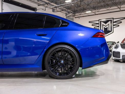 Used 2025 BMW M5 w/ Executive Package image 16