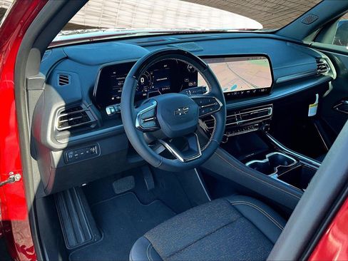 New 2025 Chevrolet Traverse LT w/ Enhanced Driving Package image 7