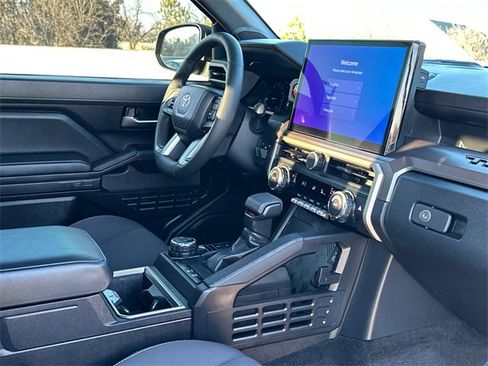 Used 2024 Toyota Tacoma TRD Off-Road image 17