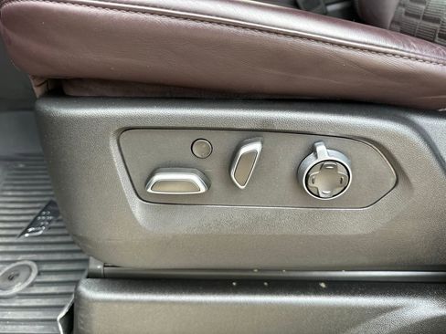 Used 2024 Cadillac Escalade V w/ LPO, ONYX Package image 19