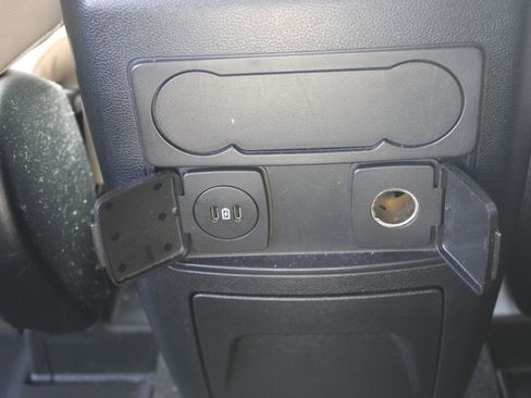 Used 2023 Ford Explorer XLT w/ Equipment Group 202A AWD/4WD image 19