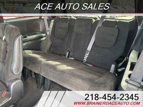 Used 2017 Dodge Grand Caravan SE FWD image 12