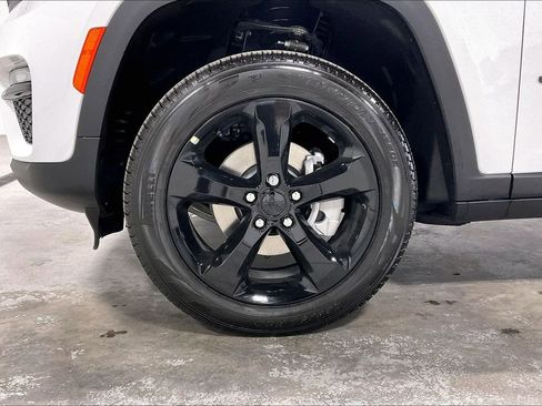 New 2025 Jeep Grand Cherokee Limited w/ Black Appearance Package image 38