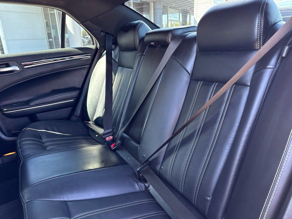 Used 2018 Chrysler 300 S RWD image 27