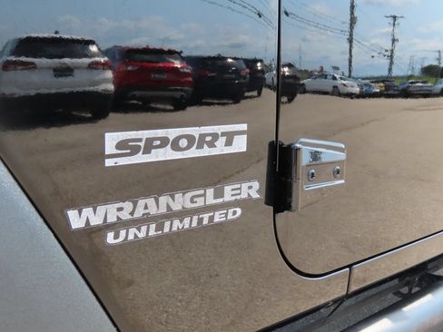 Used 2014 Jeep Wrangler Unlimited Sport AWD/4WD image 13