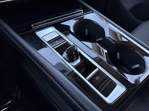 Used 2024 Volkswagen Atlas SE image 23