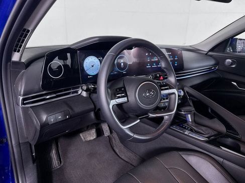 Used 2023 Hyundai Elantra Limited image 9