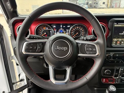 Used 2023 Jeep Wrangler Unlimited Rubicon AWD/4WD image 15