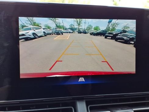 Used 2025 Chevrolet Trax LT FWD image 7