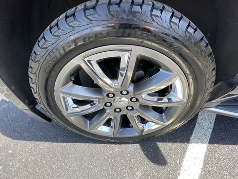 Used 2019 Chevrolet Suburban Premier RWD image 33