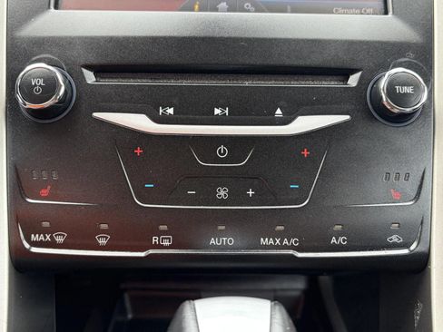 Used 2014 Ford Fusion SE w/ Equipment Group 202A FWD image 21
