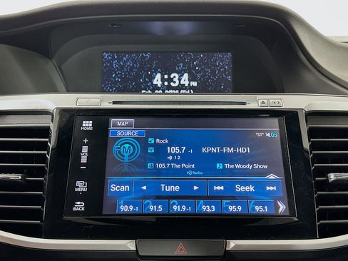 Used 2017 Honda Accord Touring image 21