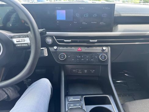 Used 2025 Hyundai Sonata SEL FWD image 16