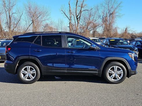 Used 2022 GMC Terrain SLE w/ Driver Convenience Package image 7