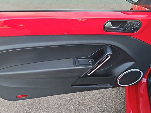 Used 2014 Volkswagen Beetle 2.5 image 13