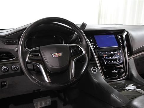 Used 2020 Cadillac Escalade ESV Platinum w/ Escalade Sport Edition image 8
