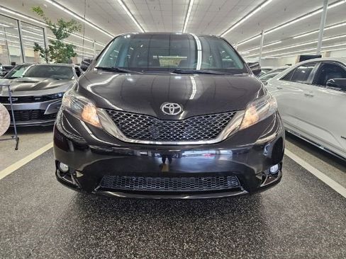 Used 2012 Toyota Sienna SE image 2