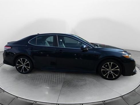 Used 2020 Toyota Camry SE FWD image 6