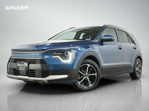 Used 2024 Kia Niro EX w/ EX Cold Weather Package FWD image 1