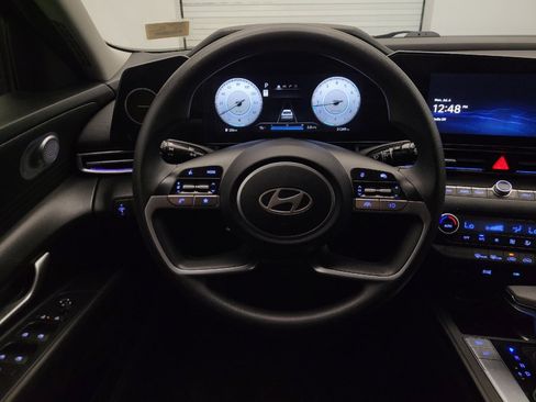Used 2024 Hyundai Elantra SEL FWD image 22