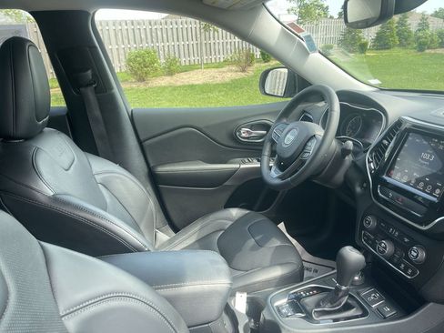 Used 2019 Jeep Cherokee Limited AWD/4WD image 39