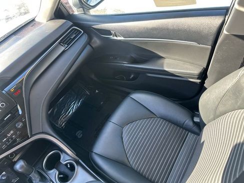 Used 2024 Toyota Camry SE image 19