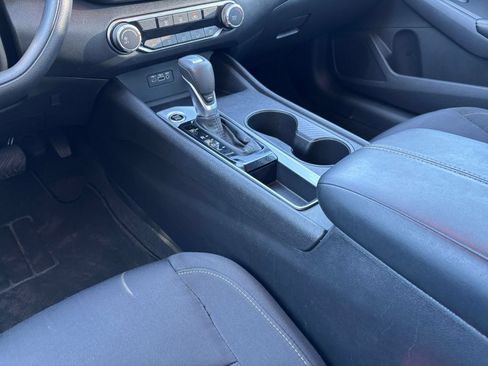 Used 2025 Nissan Altima 2.5 SV FWD image 40
