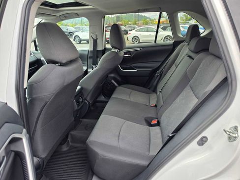 Used 2019 Toyota RAV4 XLE FWD image 17