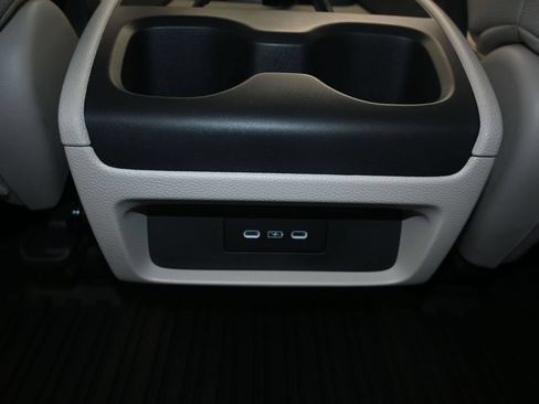 Used 2026 Honda Odyssey Touring image 11
