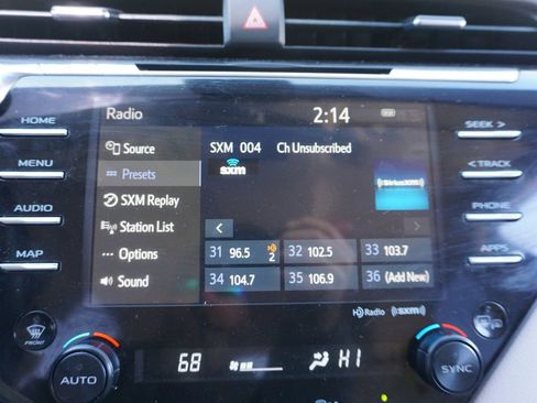 Used 2019 Toyota Camry XLE image 11