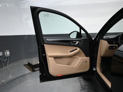New 2025 Porsche Macan image 13
