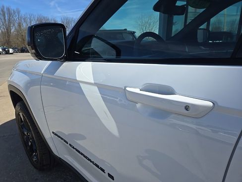 Used 2024 Jeep Grand Cherokee L Limited w/ Luxury Tech Group II image 29