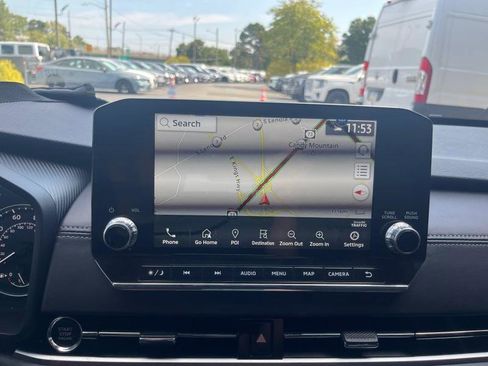 Used 2024 Mitsubishi Outlander SE image 12