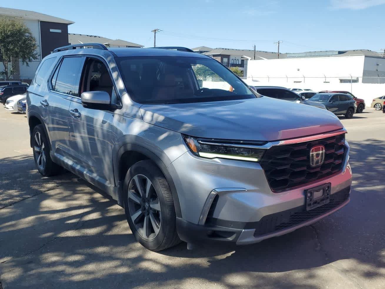 Used 2025 Honda Pilot Touring image 9