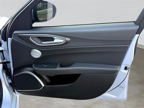 Used 2022 Alfa Romeo Giulia Ti image 31