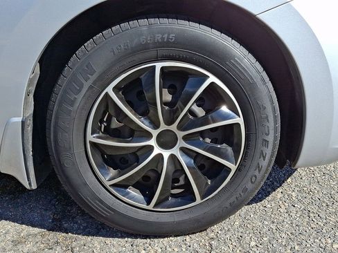 Used 2020 Nissan Versa S image 9