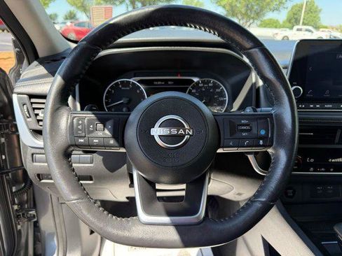 Used 2024 Nissan Rogue SV w/ SV Premium Package FWD image 7