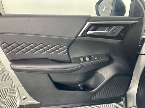 New 2025 Mitsubishi Outlander SEL Black Edition image 17