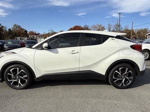 Used 2021 Toyota C-HR XLE image 2