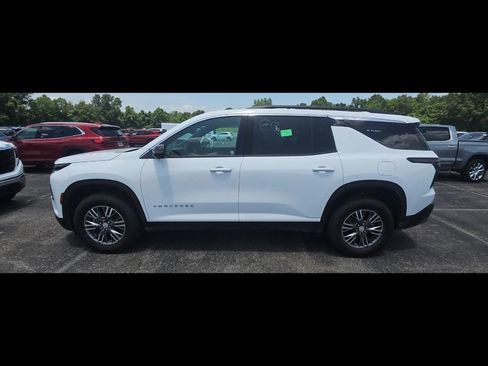 Used 2026 Chevrolet Traverse LT w/ Driver Confidence Package FWD image 4