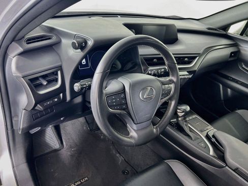 Used 2019 Lexus UX 200 w/ Accessory Package FWD image 10