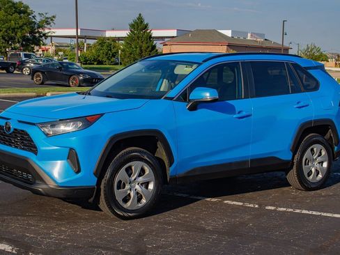 Used 2021 Toyota RAV4 LE FWD image 4